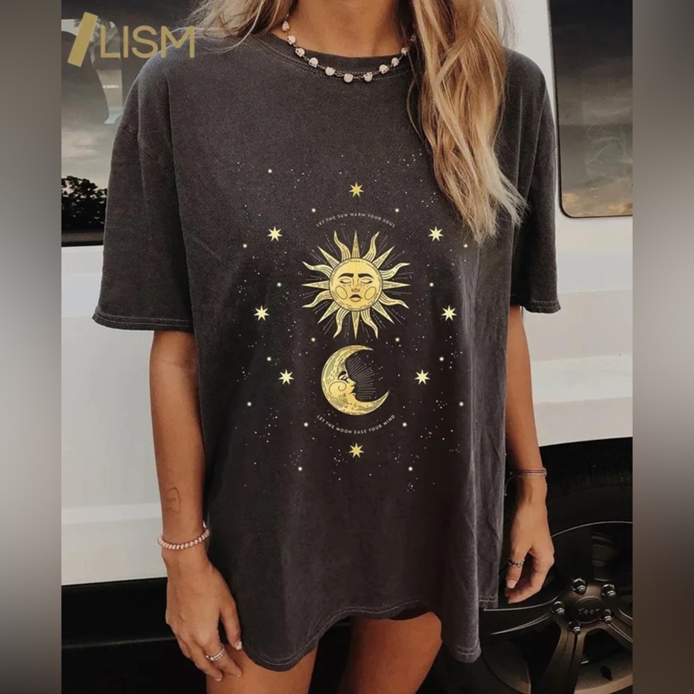 Sun and Moon Oversized Graphic Tee - Gray